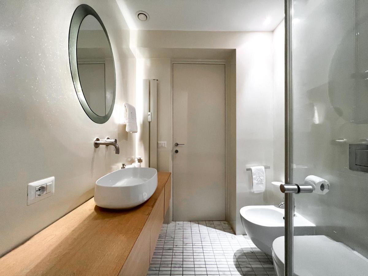 ローマLuxury House & Secret Garden - Strategic Location, 100M To Metro Bアパートメント エクステリア 写真