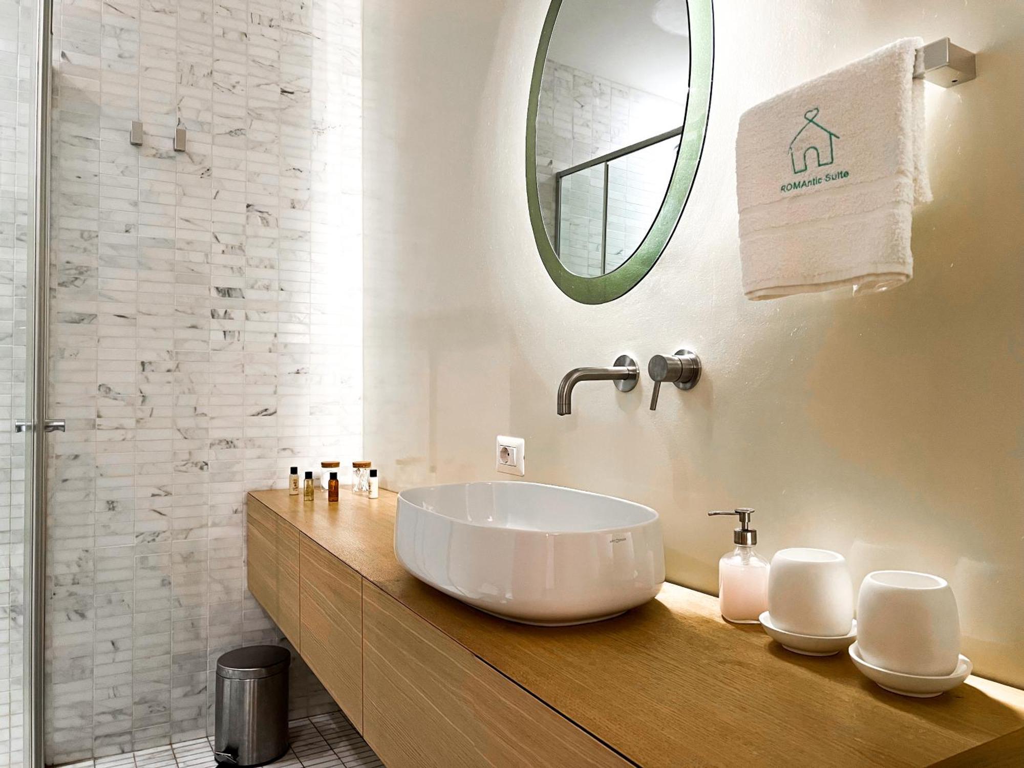 ローマLuxury House & Secret Garden - Strategic Location, 100M To Metro Bアパートメント エクステリア 写真