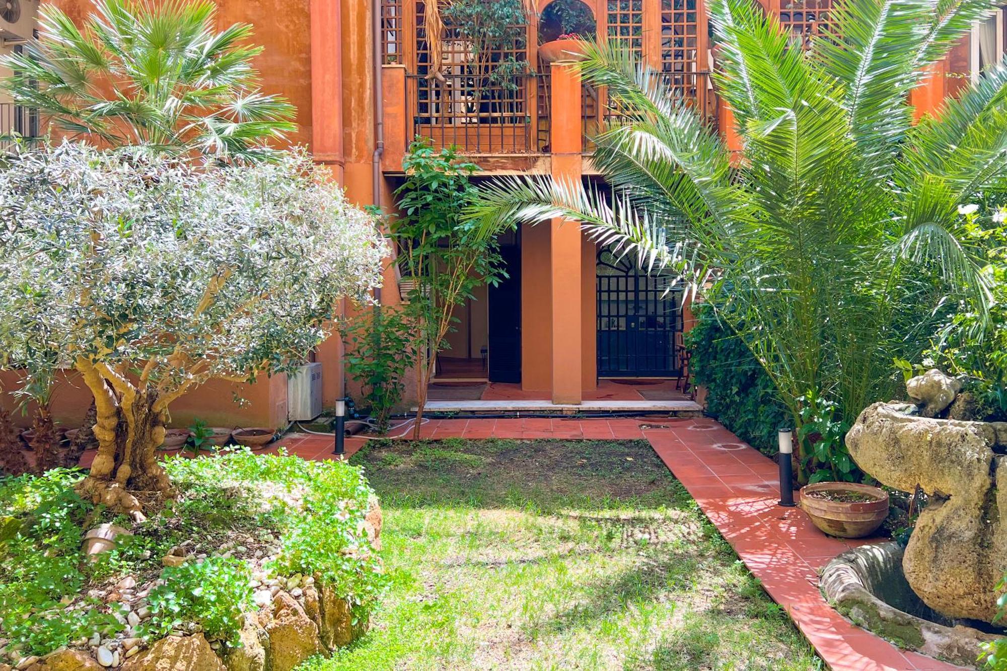 ローマLuxury House & Secret Garden - Strategic Location, 100M To Metro Bアパートメント エクステリア 写真